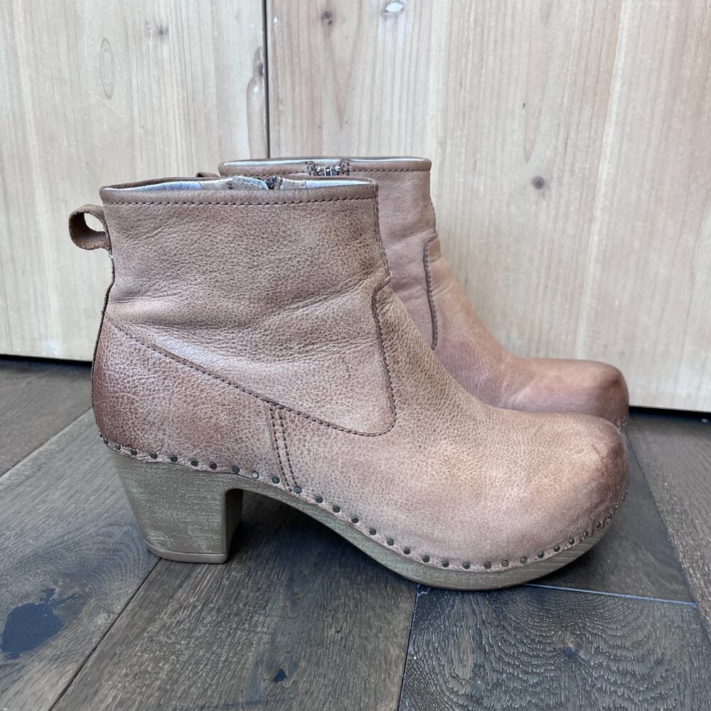 Dansko Sarah Boots Tan Milled Burnished Leather Ankle Booties Size 39 Size Zip - Picture 4 of 8